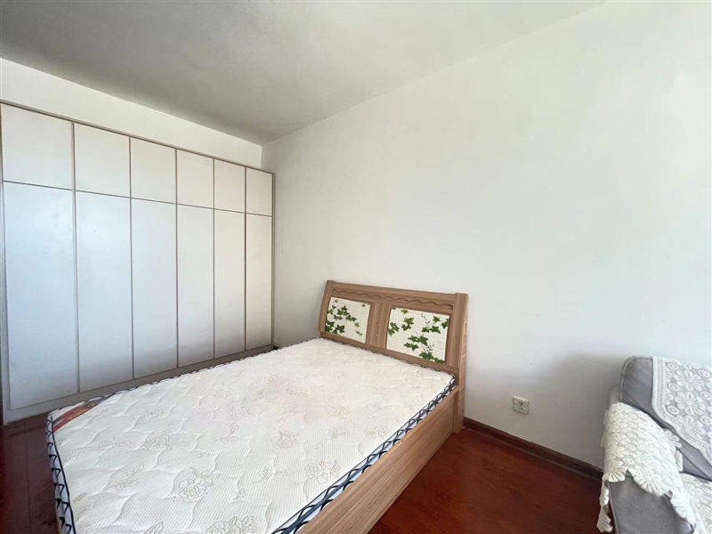 000051双语教育大厦公寓出租,48平家具家电齐,1100元