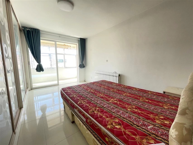 0068双语西三楼出租,110平全明户型,不能养宠物1600元