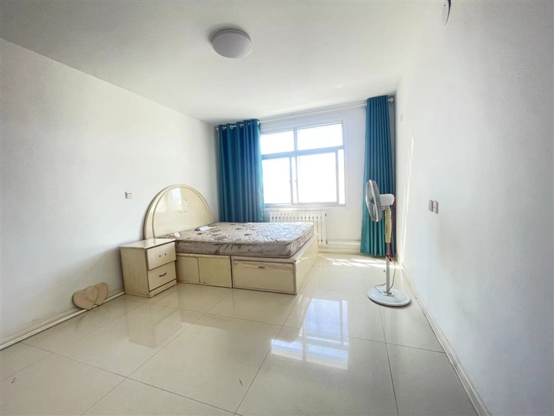 0068双语西三楼出租,110平全明户型,不能养宠物1600元