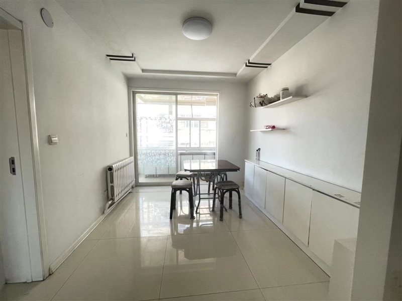 0068双语西三楼出租,110平全明户型,不能养宠物1600元