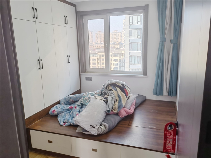 瑞莱首府,三室两厅两卫精装住宅出租