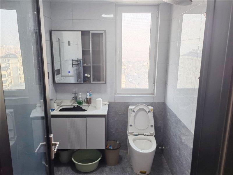 瑞莱首府,三室两厅两卫精装住宅出租