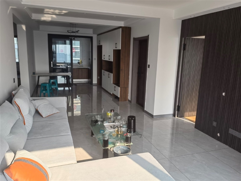 瑞莱首府,三室两厅两卫精装住宅出租