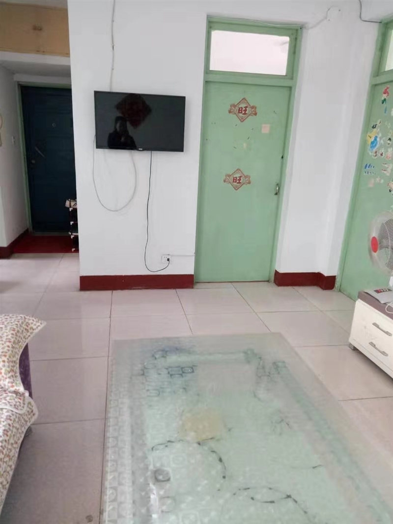 开发区玉皇附近,两室两厅步梯高层,拎包入住