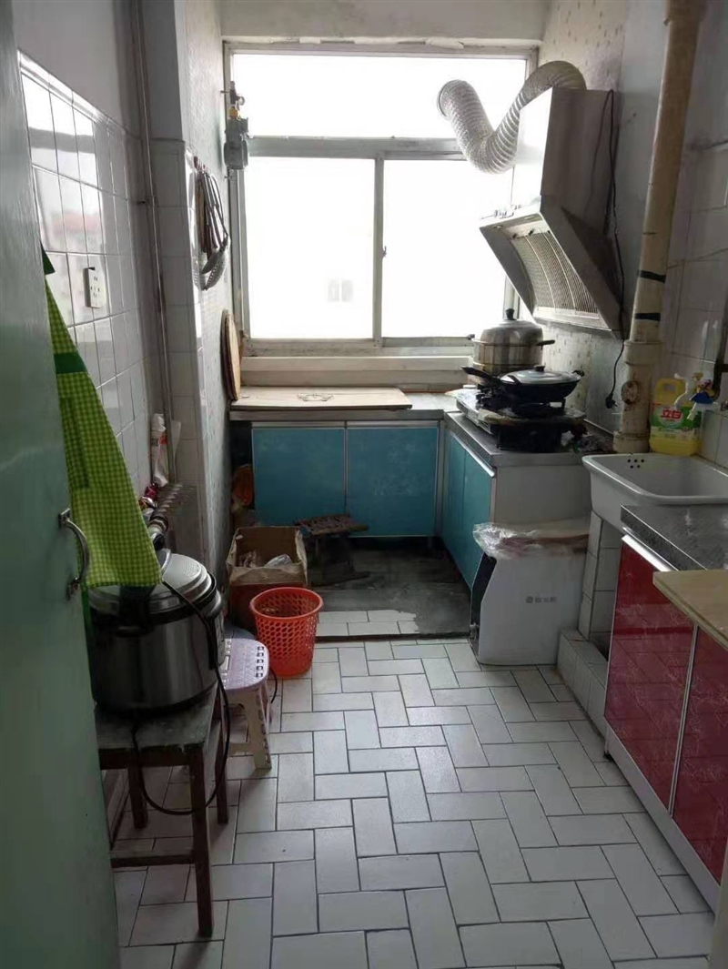 开发区玉皇附近,两室两厅步梯高层,拎包入住