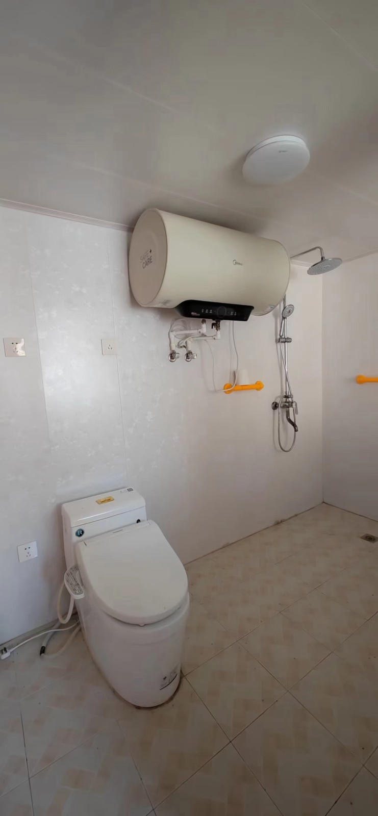 北小区,一楼带院,可住两家,带家具家电,拎包入住