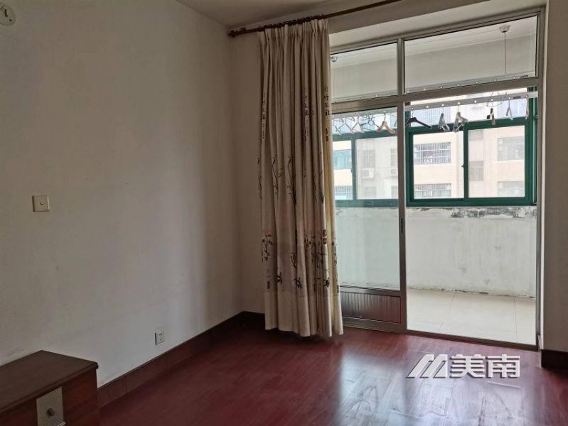 3文峰中学学区,艺苑小区3楼,框架地暖,全明户型,税费各付
