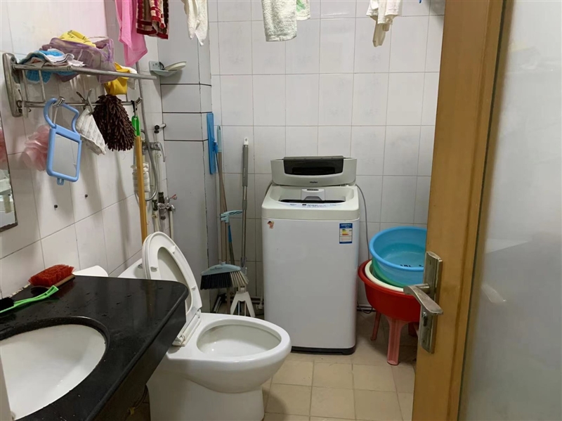 3一小云峰中学学区,教育路八区,精装少住三室,拎包入住
