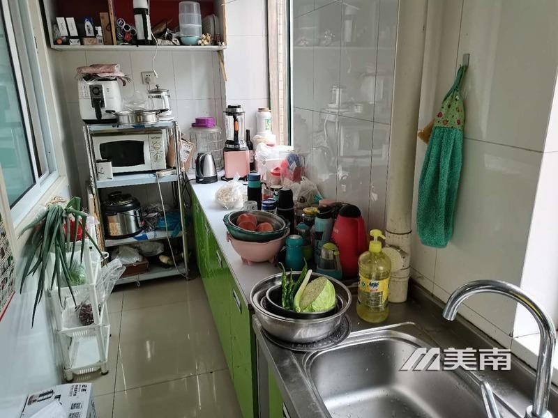 明珠花苑低楼层106平加11小房,精妆三室两厅,售价73万
