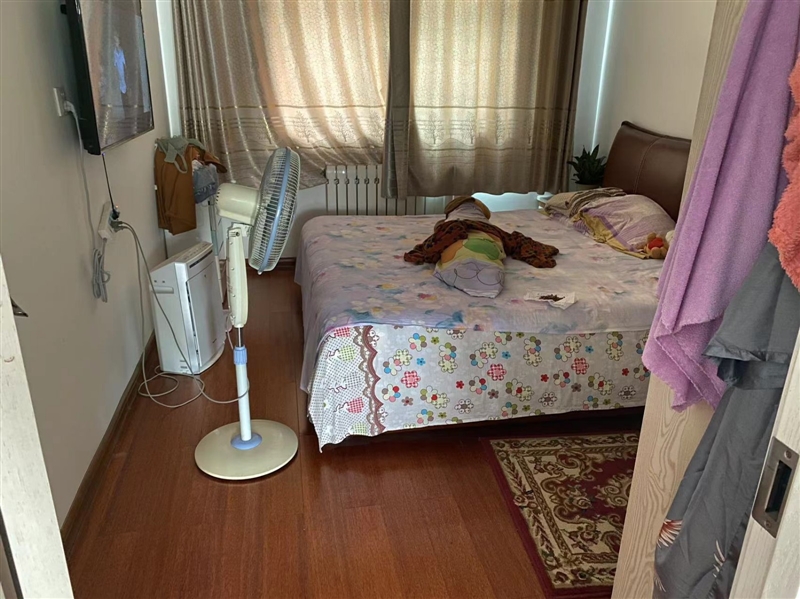 步行文峰,东环路小区3楼,62平加8小房,精妆两室44万8