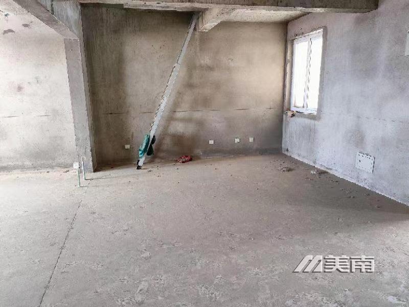 001819 城东电梯顶加阁 110加70阁楼加小房!阁楼有卫生间!出门幼儿园 小学  73万!