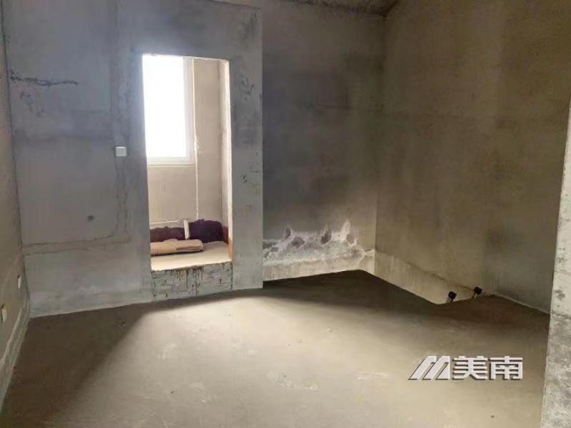 001819 城东电梯顶加阁 110加70阁楼加小房!阁楼有卫生间!出门幼儿园 小学  73万!