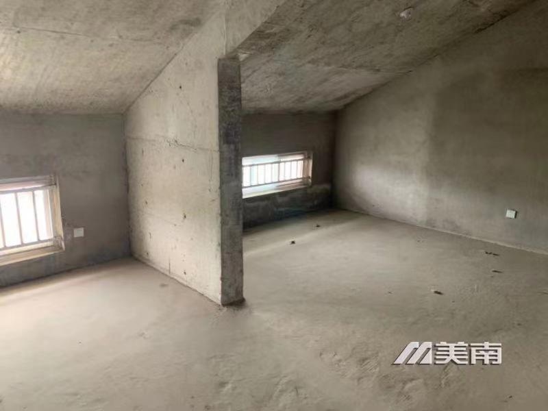 001819 城东电梯顶加阁 110加70阁楼加小房!阁楼有卫生间!出门幼儿园 小学  73万!