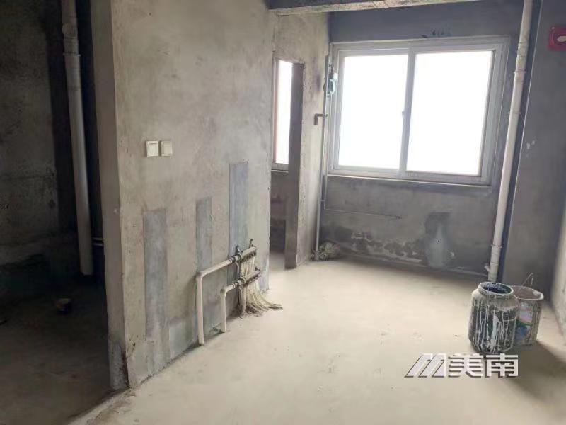 001819 城东电梯顶加阁 110加70阁楼加小房!阁楼有卫生间!出门幼儿园 小学  73万!