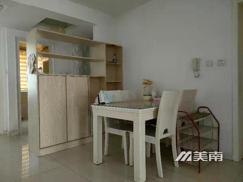 安邦公寓三室低楼层,房东诚心出售