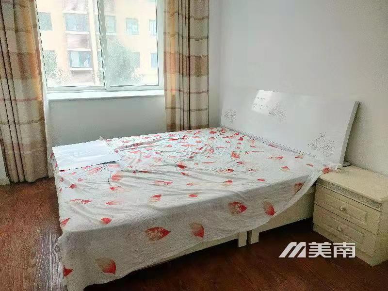 安邦公寓三室低楼层,房东诚心出售