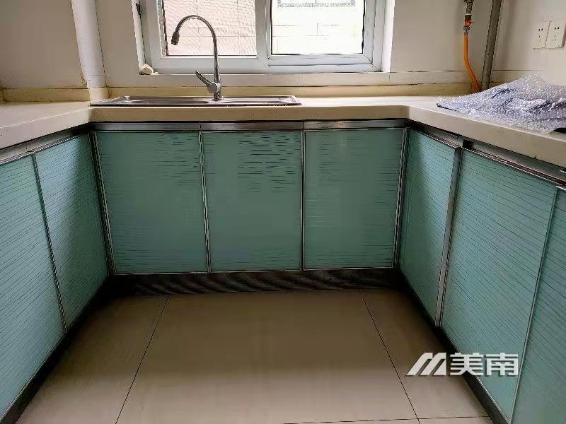 安邦公寓三室低楼层,房东诚心出售