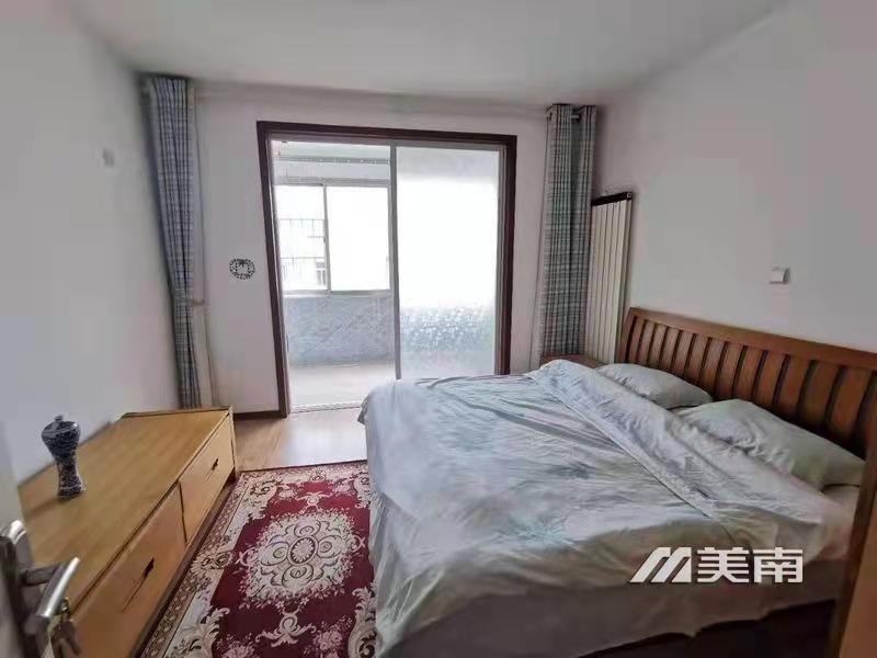 急售东苑小区三楼,精装三室带车库,63万8,看中价还可议