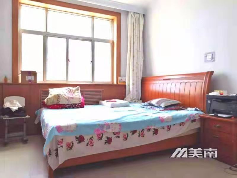 东苑小区2楼,精装三室,看中价还可议