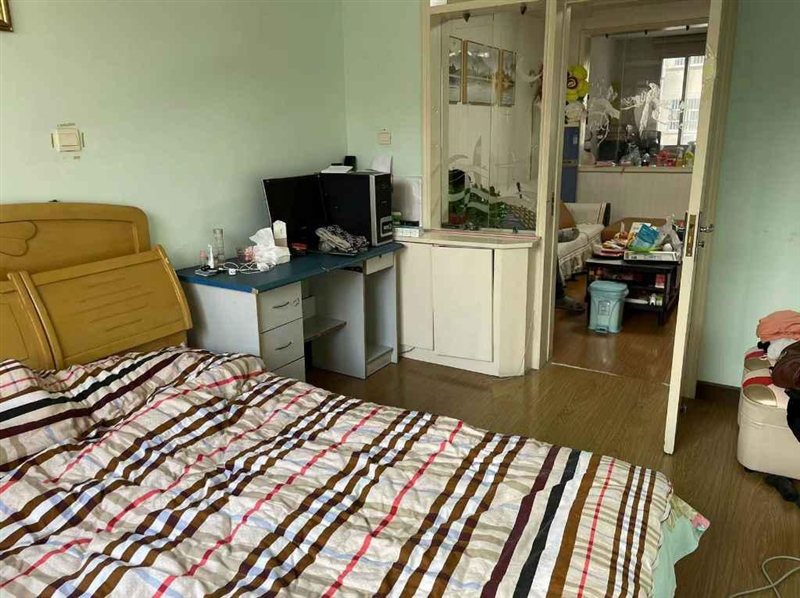 粮建小区四楼三室两厅一卫,玉皇45万