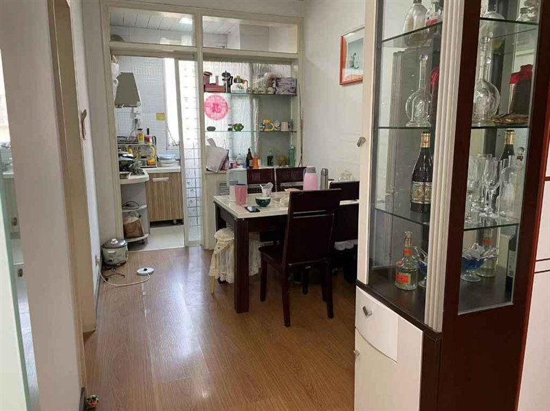 粮建小区四楼三室两厅一卫,玉皇45万