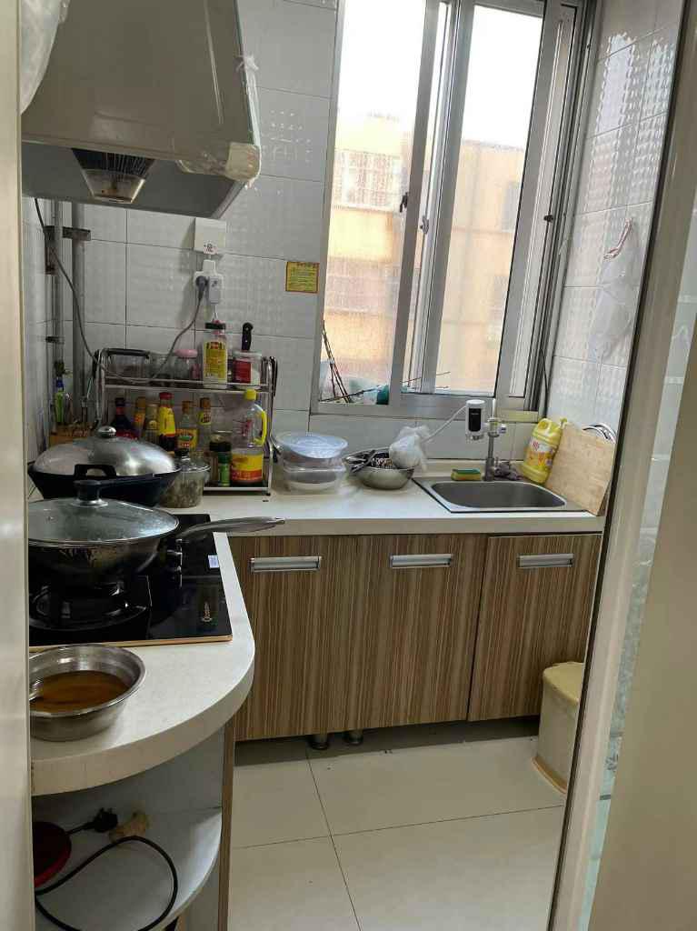粮建小区四楼三室两厅一卫,玉皇45万
