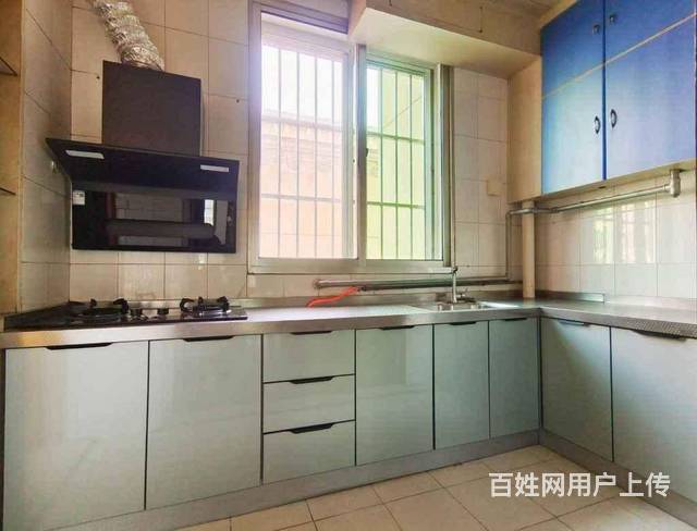 教育路一楼三室59万精装修