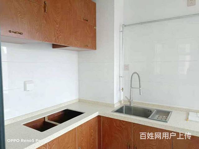 教育路一楼三室59万精装修