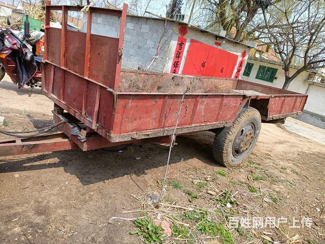 闲置拖拉机。。。。。