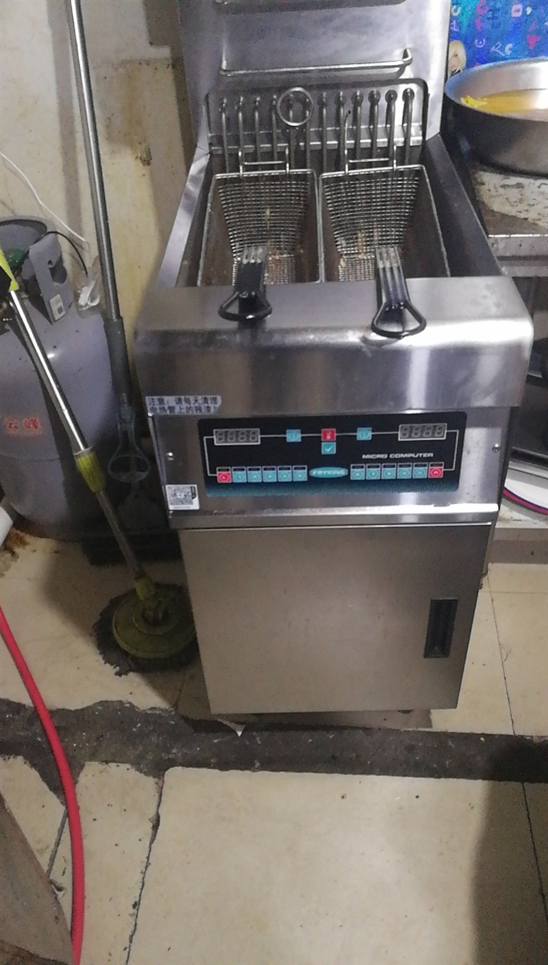 9成新炸锅,烤肠机低价给钱就卖