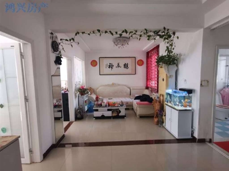 云峰名苑,低楼层精装修,拎包入住,近邻学校
