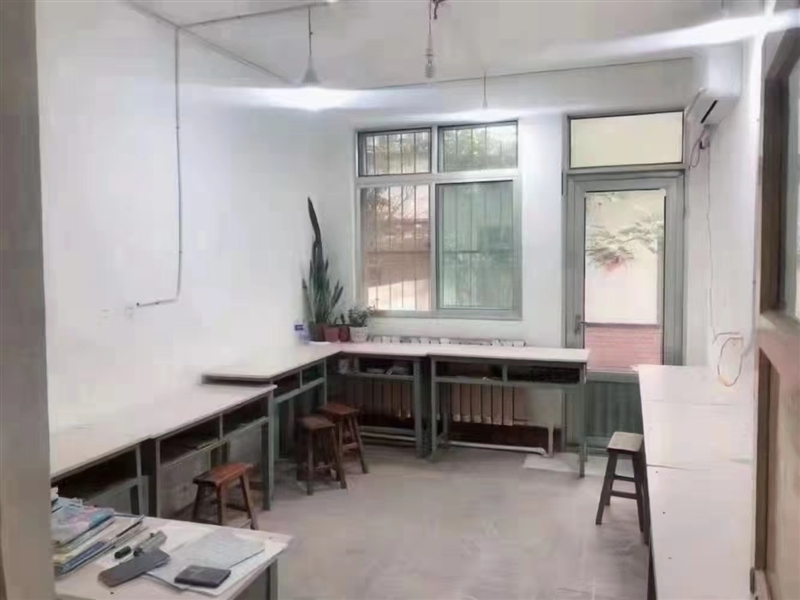 文峰**房一楼带院三室72+20小院+小房,售价43万