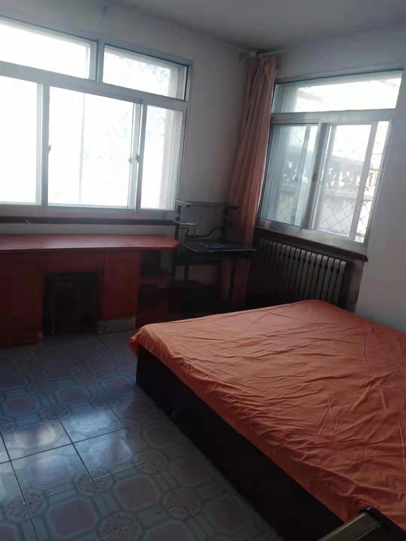 双语学校附近低楼层!