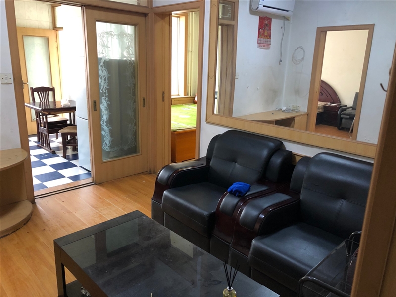 市中心,鼓楼街附近,精装低楼层,带家具家电,拎包入住