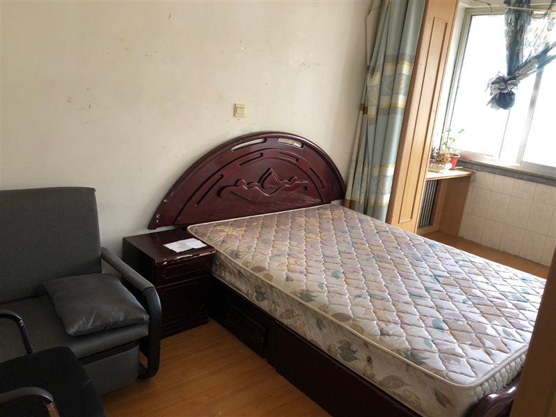 市中心,鼓楼街附近,精装低楼层,带家具家电,拎包入住