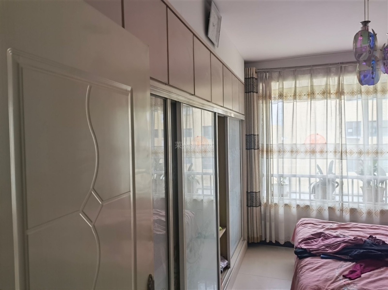 城东,一中附近,精装修,带家具家电,拎包入住