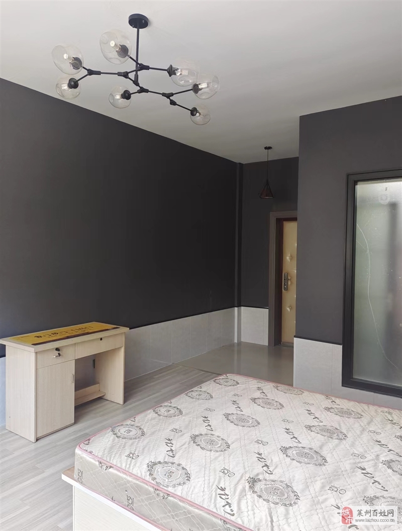 出租双语附近南向公寓1室1厅1卫900元/月