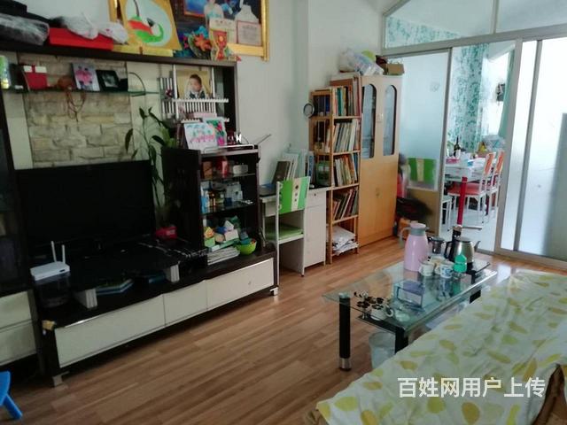 西山路精装二室一厅南北通透阁楼急售39.8万