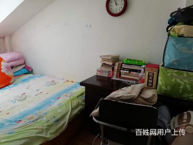 西山路精装二室一厅南北通透阁楼急售39.8万