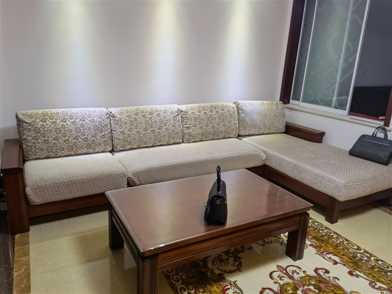 恒通市场附近,两室两厅精装低层,拎包入住