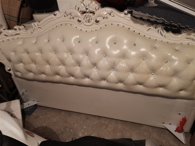 1米8乘以2米的床200元拉走