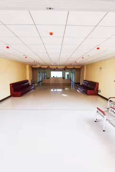 大型养老服务中心 常年招收需要照顾的老人 诚聘护工