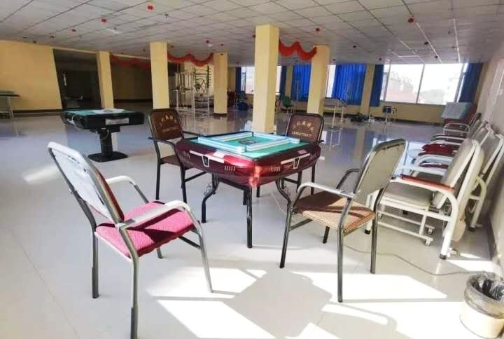 大型养老服务中心 常年招收需要照顾的老人 诚聘护工