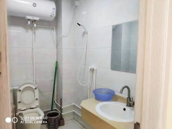 大型养老服务中心 常年招收需要照顾的老人 诚聘护工