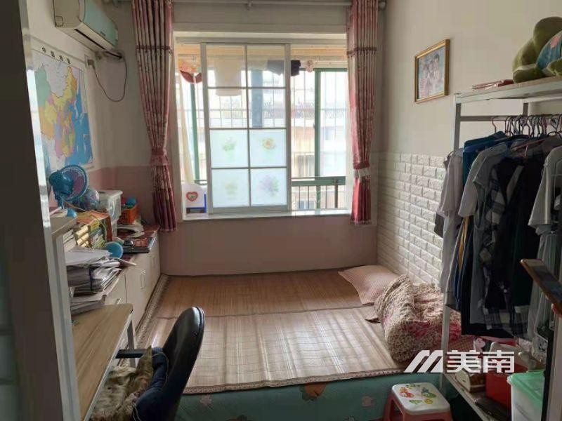 明珠园西区 五楼1200拎包入住