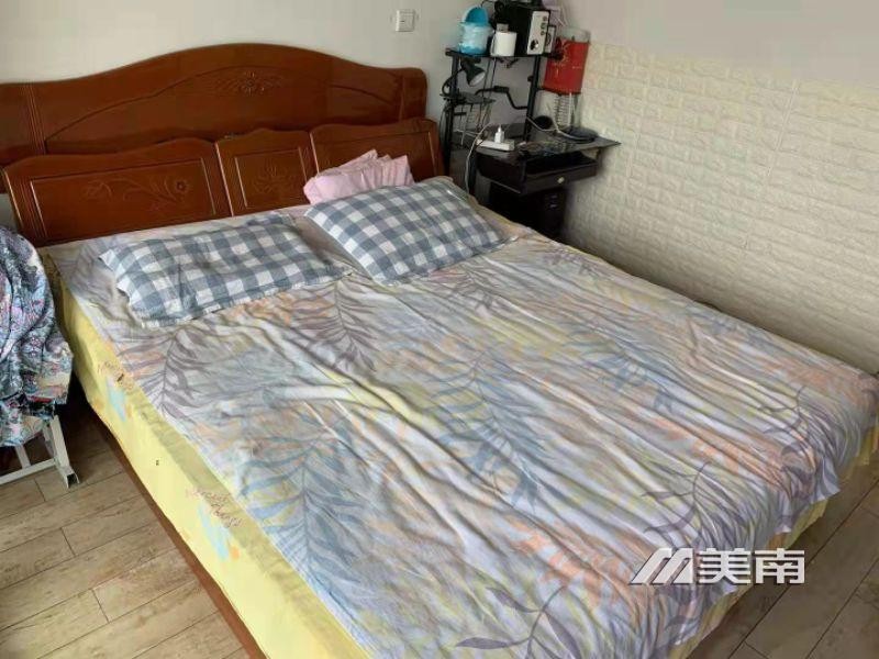 明珠园西区 五楼1200拎包入住