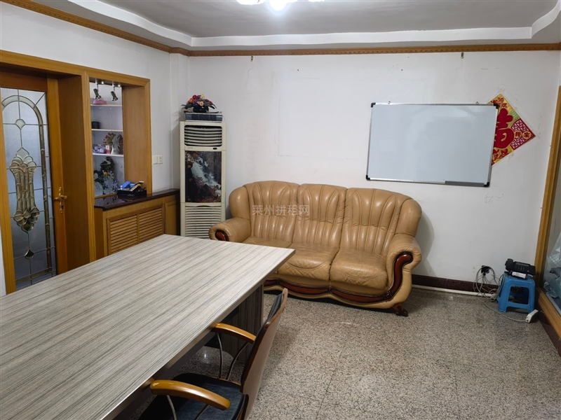 市中心,三室朝阳,精装修,带家具家电,拎包入住