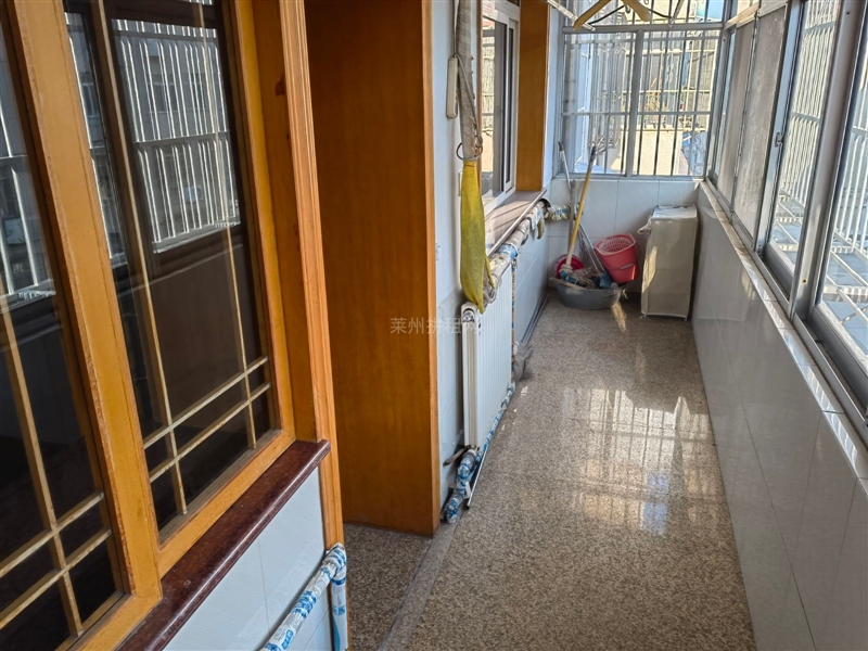 市中心,三室朝阳,精装修,带家具家电,拎包入住