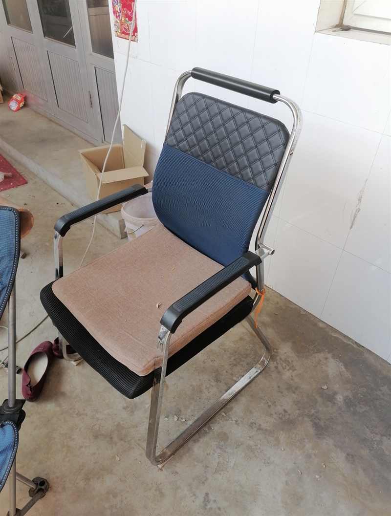 转让两个电脑桌电脑椅