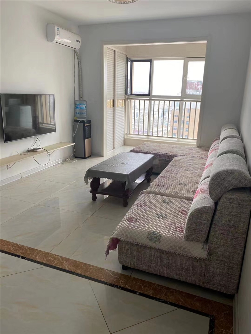 朗湖大润发附近,两室两厅精装电梯房,家具家电齐全,拎包入住